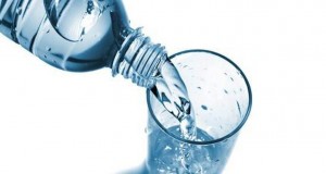 Acqua con poco sodio: l’UE smaschera le pubblicità ingannevoli