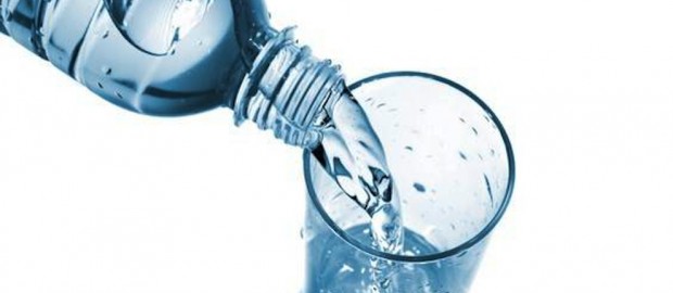 Acqua con poco sodio: l’UE smaschera le pubblicità ingannevoli