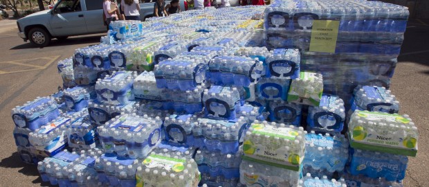 L’estate arriva, i dubbi sull’acqua in bottiglia rimangono