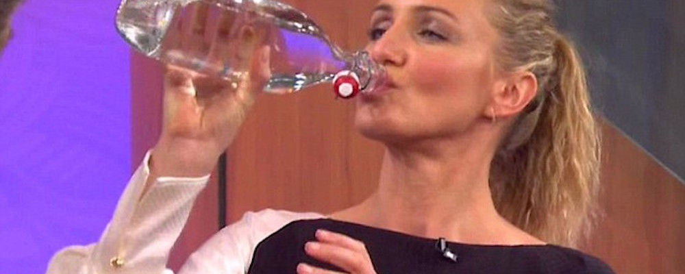 Cameron Diaz: «Appena mi sveglio bevo un litro d’acqua!»