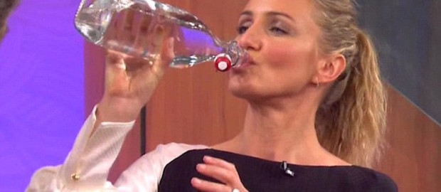 Cameron Diaz: «Appena mi sveglio bevo un litro d’acqua!»